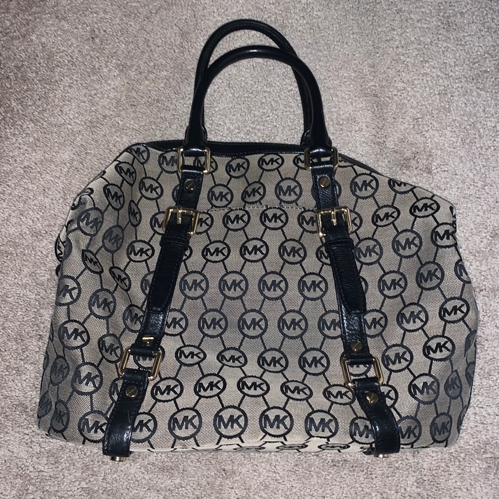 Micheal Kors purse